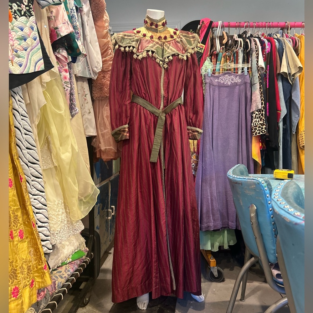 Victorian Rosette Robe - Picture 11 of 14